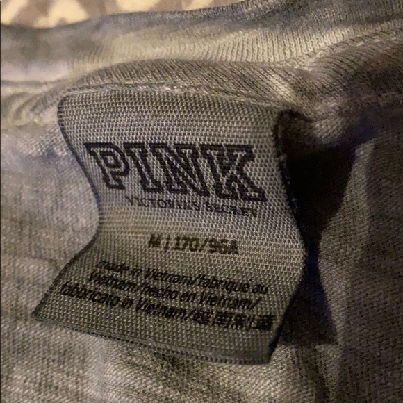 a grey “PINK” T-shirt - Picture 3 of 4